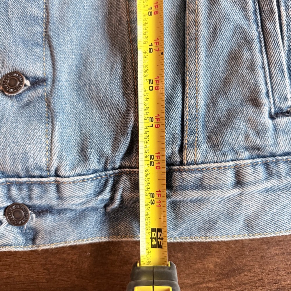 Levis Trucker Jacket Light Wash Denim Button Front Jean Jacket Womens Small NEW - Picture 8 of 10